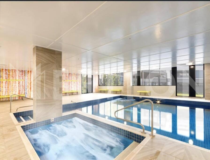 Four Bedroom Apartment With Facilities In Olympic Park Сідней Екстер'єр фото